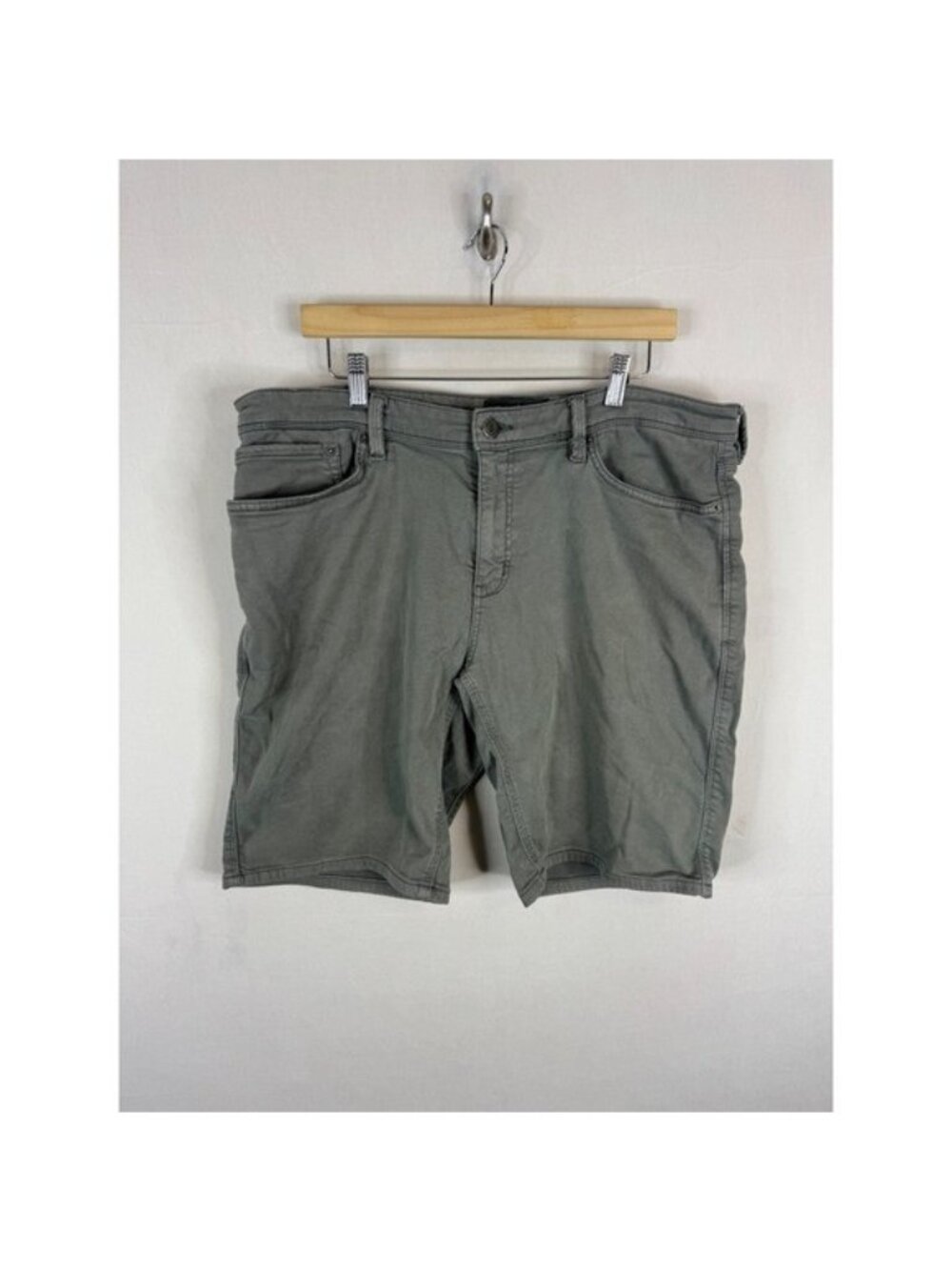 DU/ER N2X Relaxed Fit Grey Performance Shorts Mens Size 38 Tencel Stretch